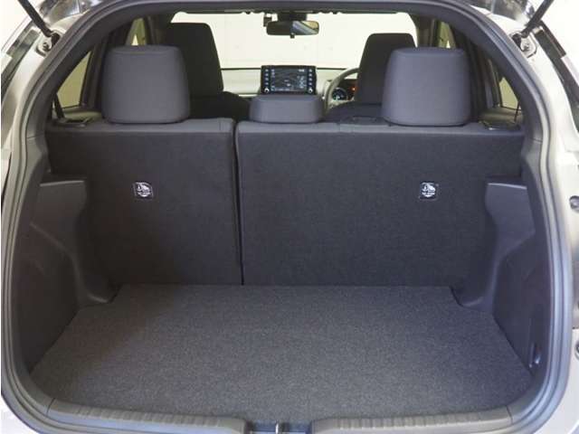 ラゲージルームだって広々です！シートを倒して更にお荷物積めちゃいます♪