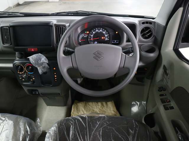 系列会社にメルセデスベンツ、BMW、VW、GMシボレー、クライスラー、スズキアリーナ等正規ディーラーを持つ当社ならご納車後の整備のノウハウも御座いますので安心してお乗り頂けます。