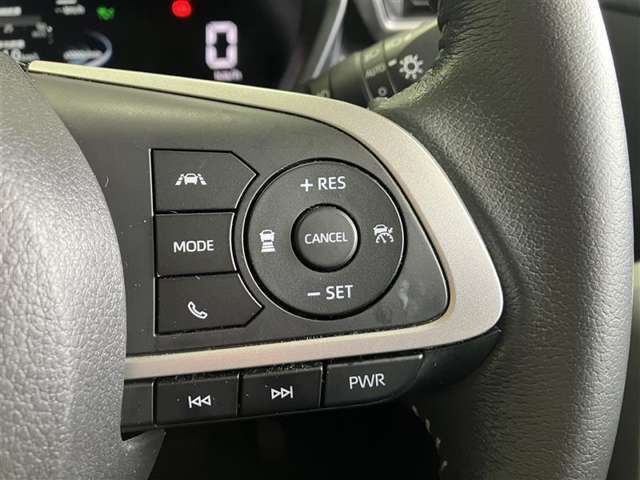右側のステアリングではPCSやLKC、全車速追従型クルーズコントロールの設定操作などが出来ます！