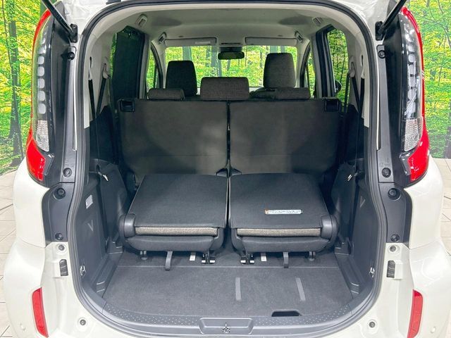 普段のお買い物や通勤、送迎等に十分な荷室スペースを確保しております。セカンドシートを倒すと、大きな荷物の積載も可能です♪