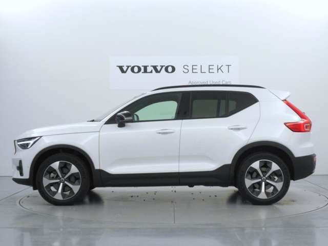 都市を駆け巡る本物のSUVとして、XC40は開発されました。スカンジナビアデザインの独創性と都会的な雰囲気を身にまとった、都市で生活するあなたのために作られた1台です。