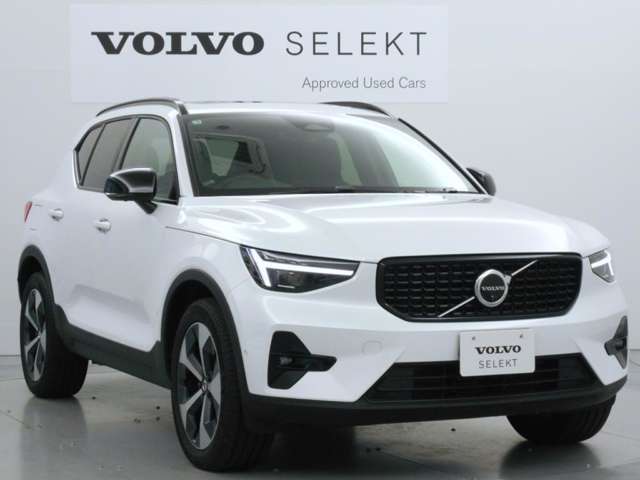 都市を駆け巡る本物のSUVとして、XC40は開発されました。スカンジナビアデザインの独創性と都会的な雰囲気を身にまとった、都市で生活するあなたのために作られた1台です。