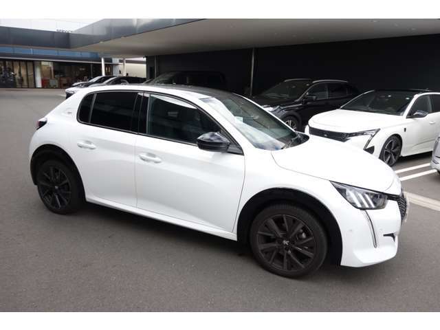 弊社ポリシーとして、全中古車、お忙しく実車確認できないお客様のために実車確認頂かなくとも安心して購入頂けるクオリティを目指して仕上げております。全国のプジョーディーラーで保証が受けられます！