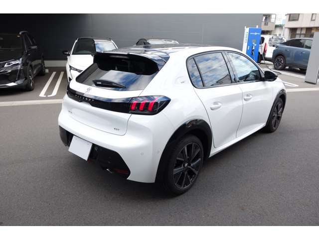 リアはプライバシーガラス付き！