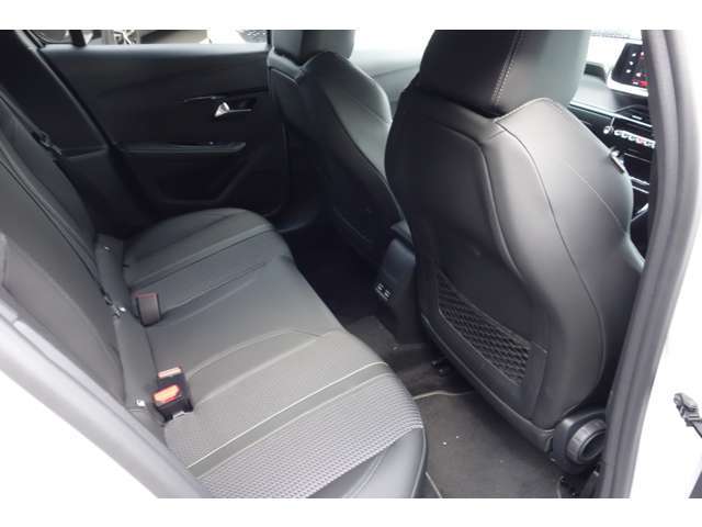 後部座席も広々！