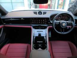 インテリアカラー：ブラック/ボルドーレッド