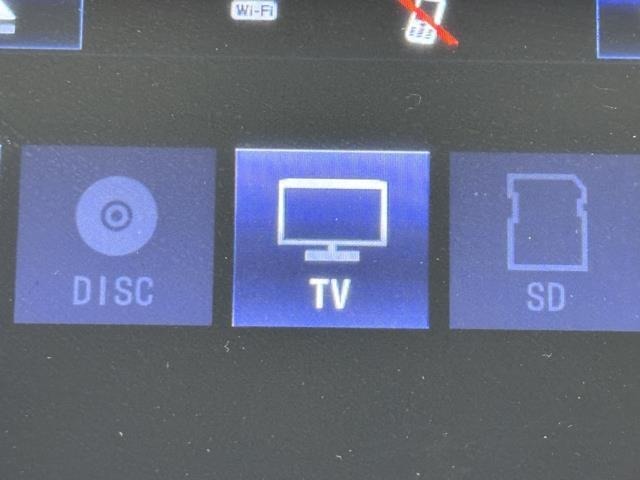 TVが見れるチューナーを装備しています。　新しい車でも付いていないことで、TVが見れない事も多々あるので要チェックです。