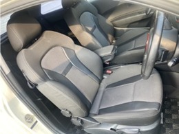 綺麗な純正レザーコンビシート