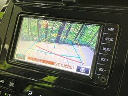 【バックカメラ】駐車時に後方がリアルタイム映像で確認できます。大型商業施設や立体駐車場での駐車時や、夜間のバック時に大活躍！運転スキルに関わらず、今や必須となった装備のひとつです！