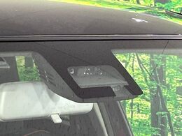 【スズキ　セーフティサポート】走行中に前方の車両等を認識し、衝突しそうな時は警報とブレーキで衝突回避と被害軽減をアシスト。より安全にドライブをお楽しみいただけます。