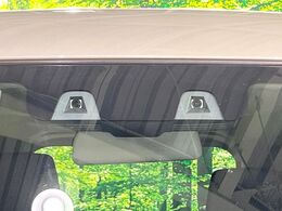 【スズキ　セーフティサポート】走行中に前方の車両等を認識し、衝突しそうな時は警報とブレーキで衝突回避と被害軽減をアシスト。より安全にドライブをお楽しみいただけます。