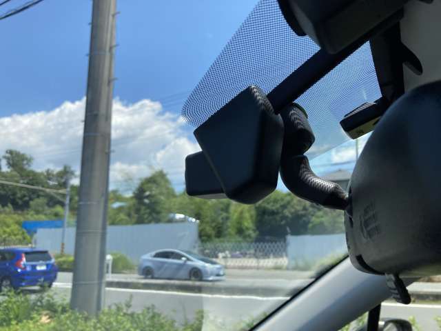 車検残有り！アイサイトver3、ドラレコ、メモリー付パワーシート、純正ナビ、SRカメラ、ETC、シートヒーター装備のフォレスタープレミアムが入庫しました！日本全国対応可能です。