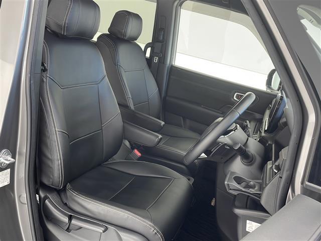 【運転席】座り心地が良いシートなので長時間の運転でも快適にお過ごしいただけます。新品のフロアマットのご注文も可能です。掲載箇所以外にご希望の写真がございましたらお気軽にお問い合わせ下さい。