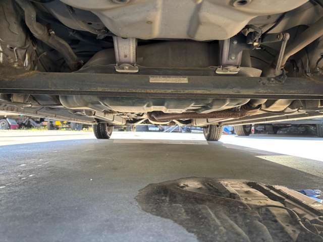 サビ腐食、穴等はございません。オイル漏れございません。