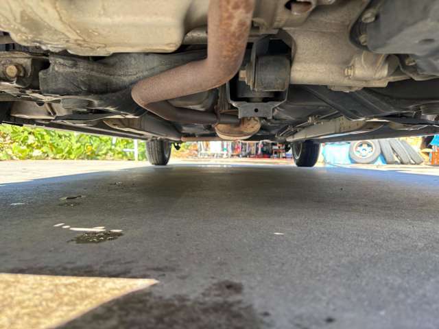 サビ腐食、穴等はございません。