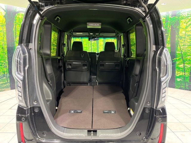 普段のお買い物や通勤、送迎等に十分な荷室スペースを確保しております。セカンドシートを倒すと、大きな荷物の積載も可能です♪