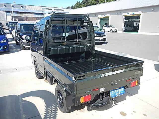 ボディーカラーはクールカーキパールメタリック