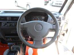 ハンドルの状態が悪いと運転に集中できませんよね。こちらの車、お気軽にお問い合わせください。