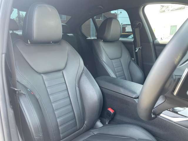 LIBERALAでは多種多様の車種をご用意させていただいております。お客様がご納得いくまで、そのお車の持つ特性を五感すべてで感じ取っていただける場をご提供します。