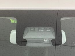 【スズキ　セーフティサポート】走行中に前方の車両等を認識し、衝突しそうな時は警報とブレーキで衝突回避と被害軽減をアシスト。より安全にドライブをお楽しみいただけます。