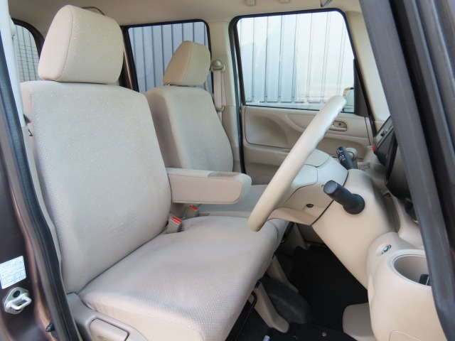 すわり心地も良い運転席、助手席シートです。