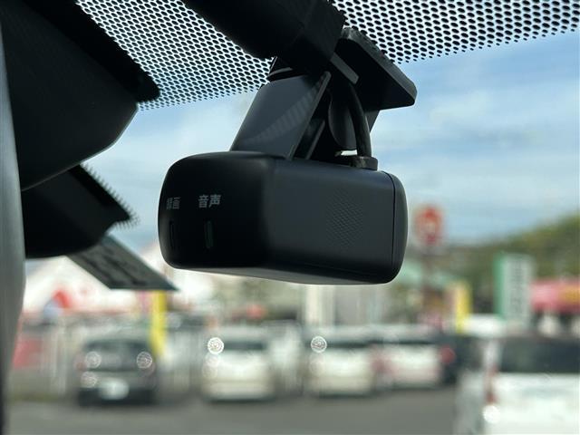 【バックミラー】大きくて見やすいので、後方を見るときも安心です！