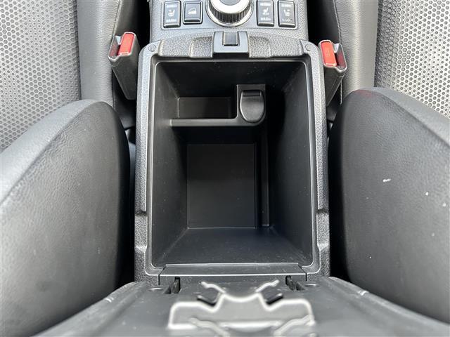 【ドリンクホルダー】長時間のドライブを快適に過ごすために、必須の車内アイテムですね。