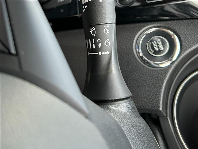 【ETC】有料道路を利用する際に料金所で停止することなく通過できる、ETC車載器（ノンストップ自動料金収受システム機器）が装備されています。セットアップを行うことで利用可能になります。