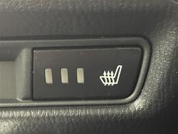 【シートヒーター】シートを温めてくれる暖房機器です！長時間座っていると負担が掛かりやすい背中や腰、または冬場などの寒い日に冷えやすい脚部に快適なぬくもりを伝えます。