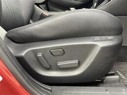 【パワーシート（電動シート）】シートを電動で、前後にスライドまたは上下の高さなどを調整することができます！細かい操作もスイッチ一つでできるので、とても便利です！