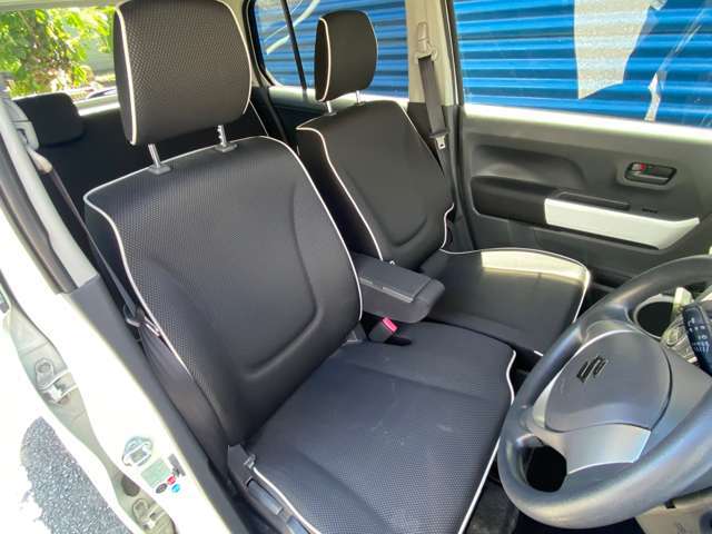入庫した車両は全て、　『　消臭・抗菌加工　』を施しております。中古車だからこそ、使用感を感じないように丁寧にクリーニングと抗菌処理を施し、清潔な車両をご提供しています。