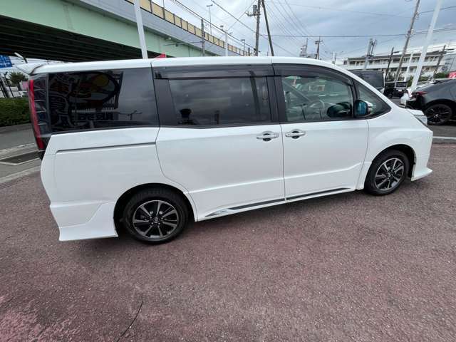 外装はシンプルで人気カラーのパールホワイトです♪