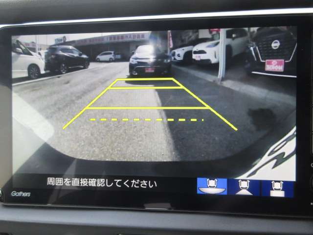 バックが苦手な方は必見！ライン表示付きのバックモニターが障害物を映し出してくれます！