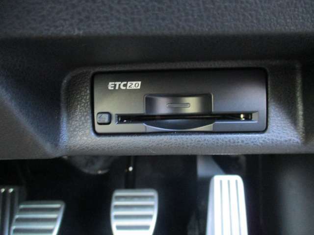 高速道路や有料道路利用時に便利なETC付いてます。