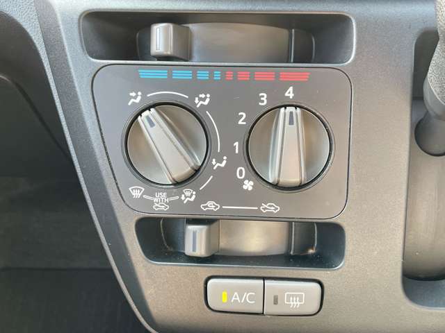 【オートエアコン】車内温度を感知して自動で温度調整が可能！いつでも快適な車内空間を創り上げます♪