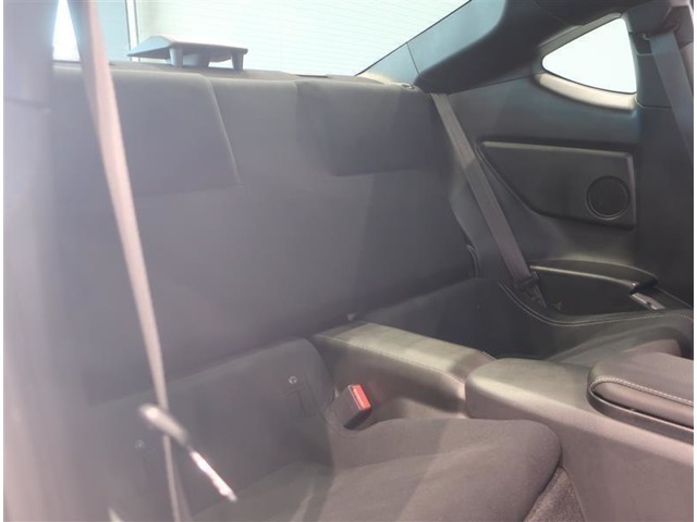 ゆとりある広々とした車内空間は、ドライブを始め買い物やレジャーなど、幅広く活躍します。一人でもみんなとでもお出かけを楽しみましょう！