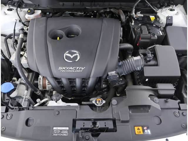 エンジンの状態も良好です。ご納車前にエンジンオイル・オイルエレメントの交換を行います。