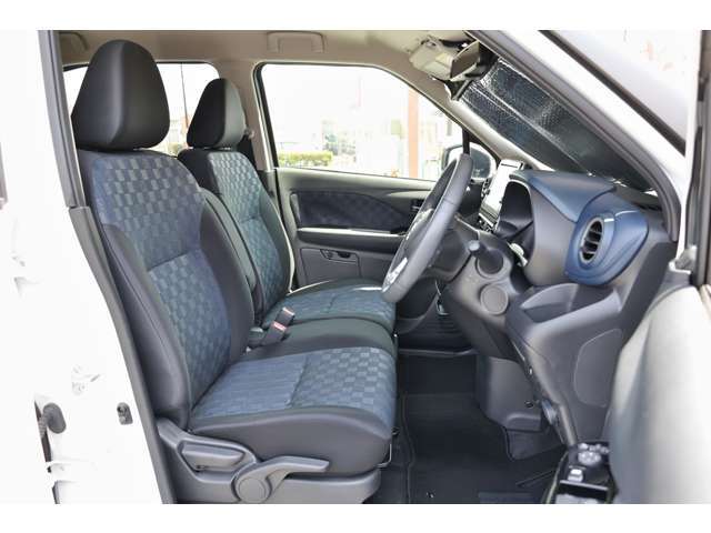 中古車だからボディーコーティングがおすすめ！下地処理が重要なコーティングはもちろんプロの施工でピカピカに仕上げます。濃色車は親水性、淡色車は撥水性のものがオススメ！