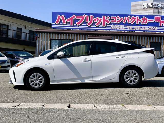 当店のお車は全車安心保証付！！指定工場、板金工場完備しています！！