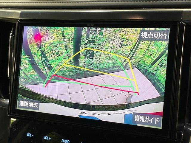 【バックカメラ】駐車時に後方がリアルタイム映像で確認できます。大型商業施設や立体駐車場での駐車時や、夜間のバック時に大活躍！運転スキルに関わらず、今や必須となった装備のひとつです！