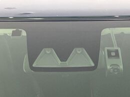 【スマートアシスト】走行中に前方の車両等を認識し、衝突しそうな時は警報とブレーキで衝突回避と被害軽減をアシスト。より安全にドライブをお楽しみいただけます。