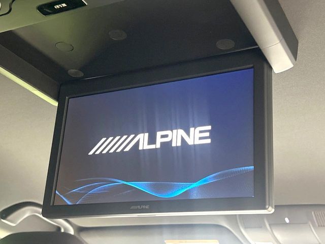 【フリップダウンモニター】大画面モニターで後席でもエンタメをお楽しみいただけます。小さなお子様にも大人気の装備です♪