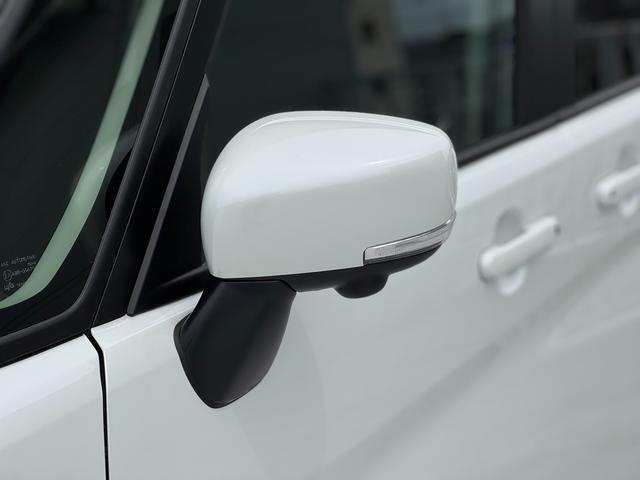 狭い駐車場でも安心。スイッチ操作だけでドアミラーの格納展開が可能。電動格納式リモコンドアミラー！