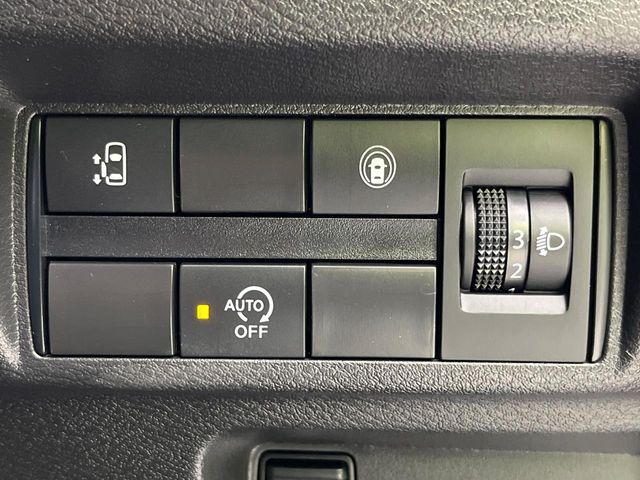 【パワースライドドア】スマートキーや運転席のスイッチでスライドドアの開閉が可能♪電動だから力を入れてドアを開ける必要が無く、小さいお子様でも、重い荷物を持っている時もラクに開け閉めできます♪
