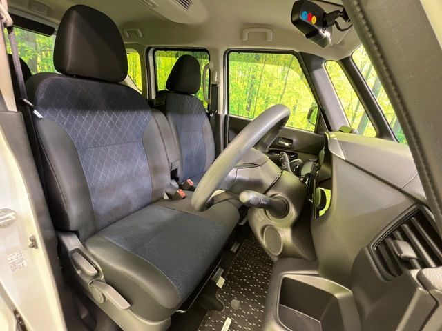 運転席シート廻りは使用感も少なく、良好な状態となっています。丁寧に使われていたことがよくわかりますね。