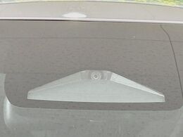 【トヨタセーフティセンス】走行中に前方の車両等を認識し、衝突しそうな時は警報とブレーキで衝突回避と被害軽減をアシスト。より安全にドライブをお楽しみいただけます。