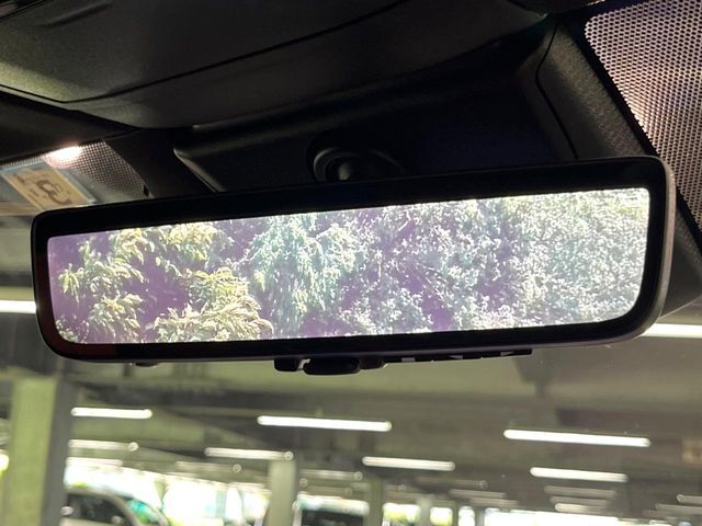 【デジタルインナーミラー】後席の大きな荷物や同乗者で後方が確認しづらい時でも安心！カメラが撮影した車両後方の映像をルームミラー内に表示。クリアな視界で状況の確認が可能です！