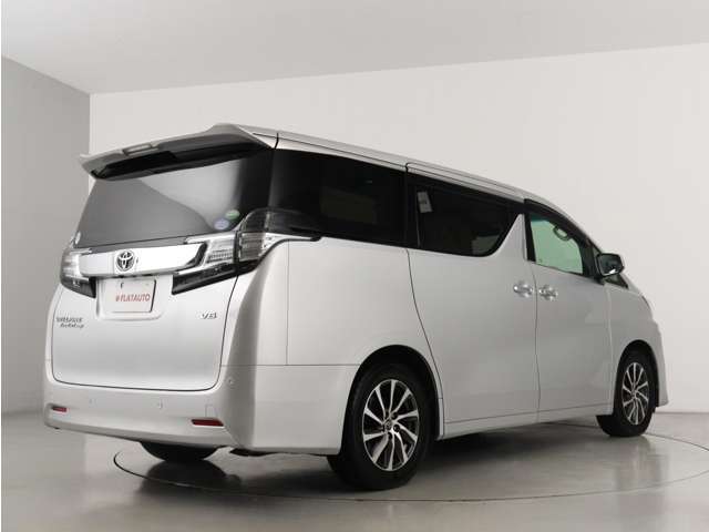当店では、厳選された車両のみ展示しております。アルファード・ヴェルファイアに特化した専門店ならではの豊富な在庫の中から、お気に入りの一台をお探しください！