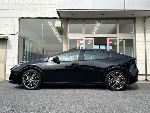 【左】当社基準による調査の結果、修復歴車と判断された車両は一部店舗を除き、販売を行なっておりません。万一、納車時に修復歴があった場合にはご契約の解除等に応じます。