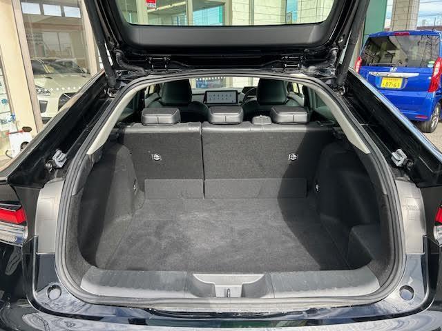 【トランク】積み込みやすくて、たっぷり積める荷室です。シートアレンジできるものは、乗車人数と荷物の量や大きさによってシートを動かすことができるので、より快適なドライブが可能です！